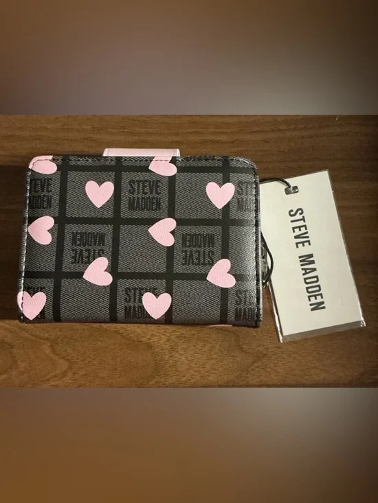 Steve Madden Pink Heart theme Wallet - Picture 2 of 4